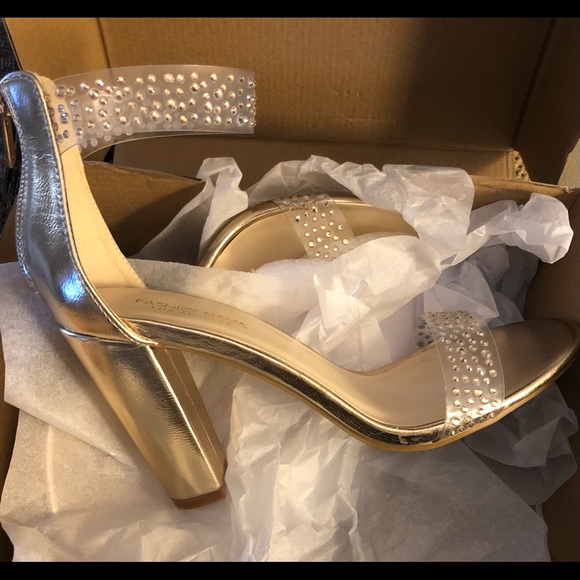 Fashion Nova Gold Chunky Heels - Picture 3 of 4